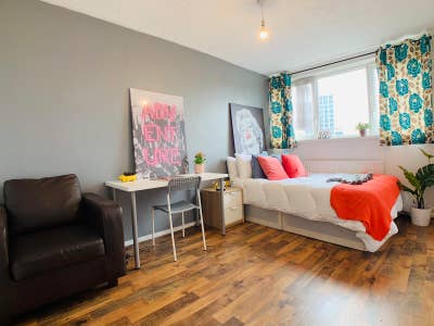 ❤️ Epic Deal Alert ❤️ Cool Digs in Limehouse Main Photo