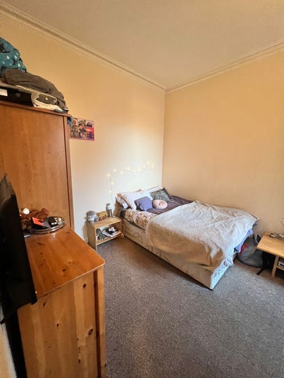 Spacious Double Room (Available for 5 Weeks Only)  Main Photo
