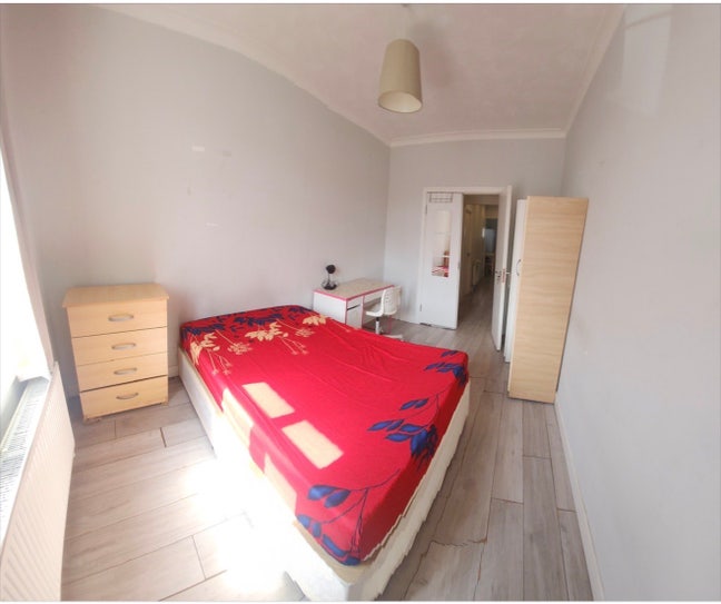 Great double room available now Main Photo