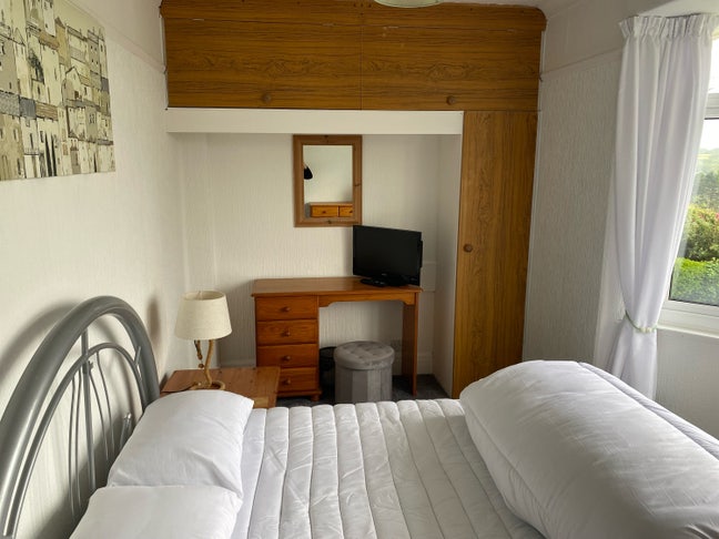 Large double room to rent in quiet area Main Photo