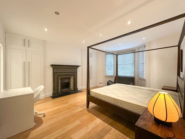 1 Large En-Suite Left - Ready Now - Hurry  Main Photo