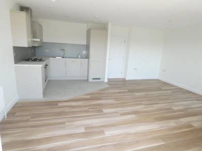 Stunning refurbished two bed two bath , parking E3 Main Photo