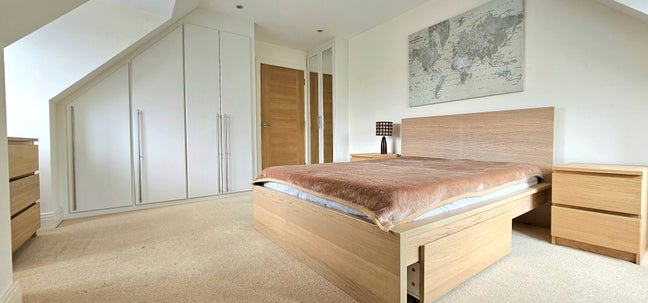 Large double en-suite room available immediately  Main Photo