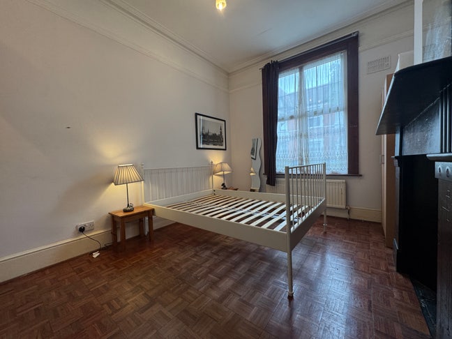 1 Room in a Shared Flat - Ealing Broadway Main Photo