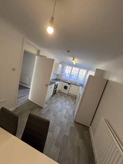 Large double room in a new house Main Photo