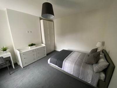 Town Centre- Large Double room Hedley Street Main Photo