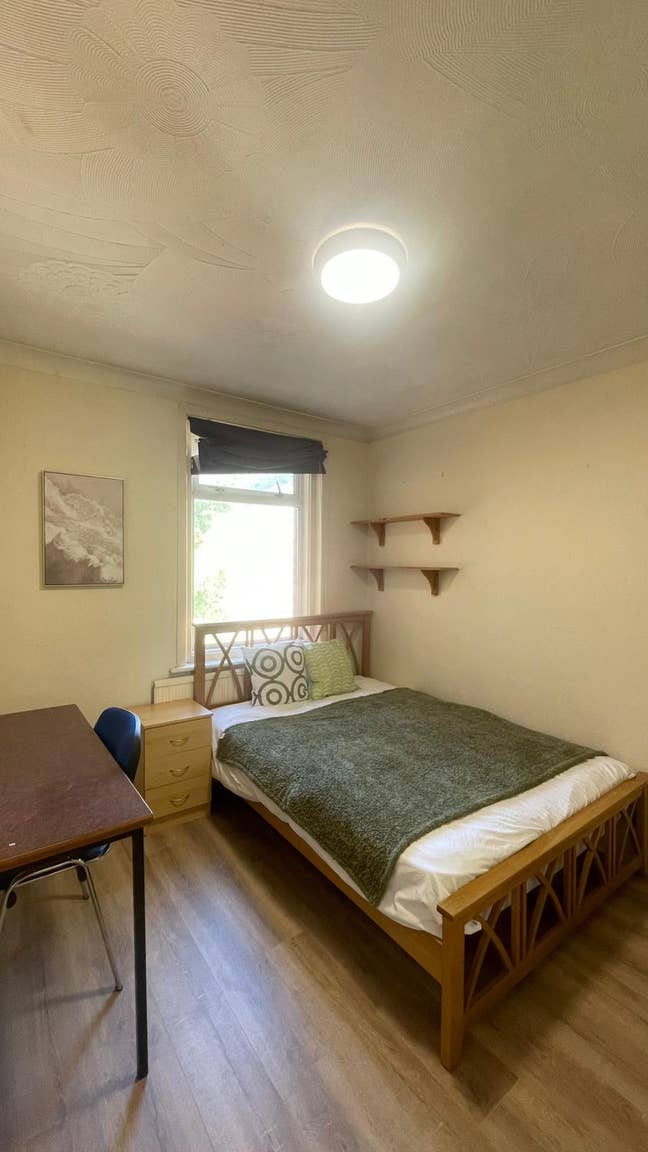 Spacious Double Room in Shared House, BH9 Main Photo