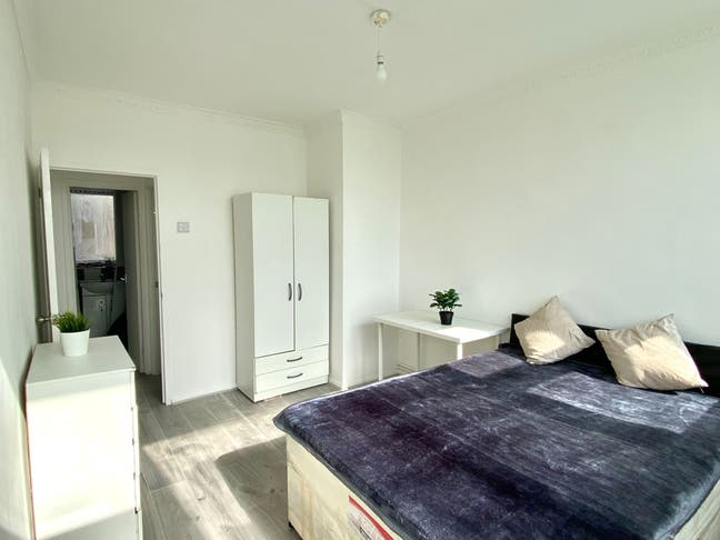 🦊Aldgate East/Commercial Road*Available Now🦊 Main Photo