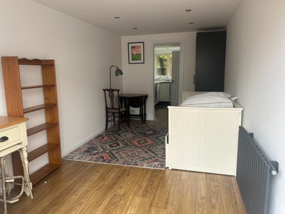 Ensuite room with kitchenette near the Rookery Main Photo