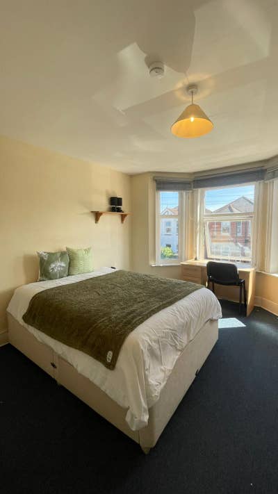 Spacious Double Room in Shared House, BH9 Main Photo
