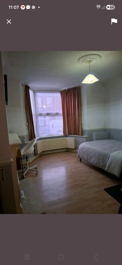 Large Double Room near Sutton High street  Main Photo