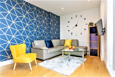 Luxury Ensuite | 1 Min from Dlr | Bills Included Main Photo