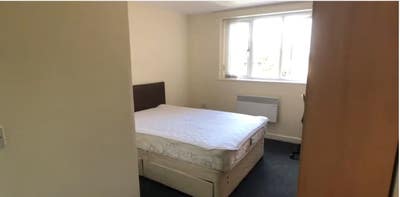 En-Suite Double Bedroom Fully Furnished Main Photo