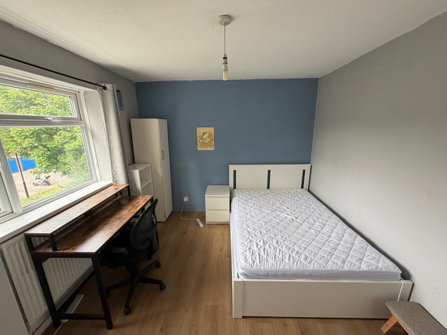 Bright Room  Main Photo