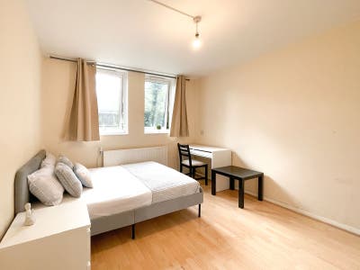 Double Room in Garden Flat - Ready Early July  Main Photo