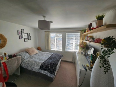 Large en-suite room with private separate entrance Main Photo