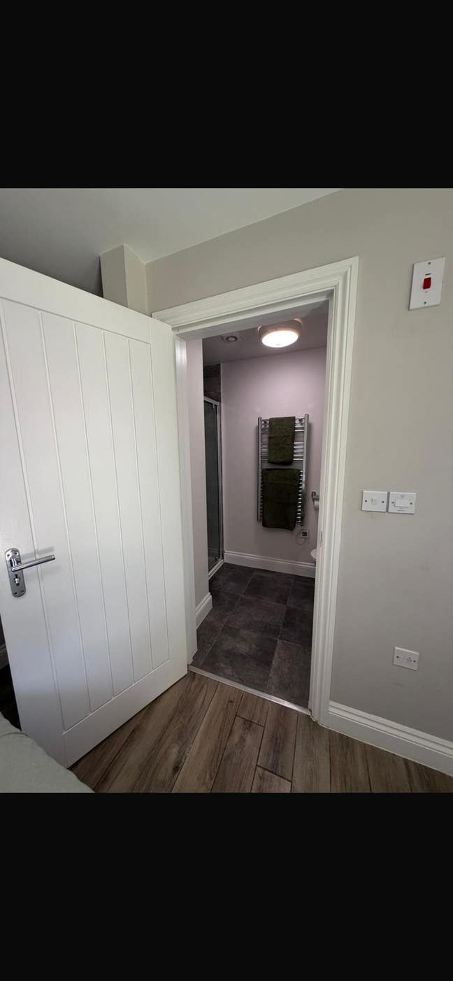 Cozy ensuite rooms x3  Main Photo