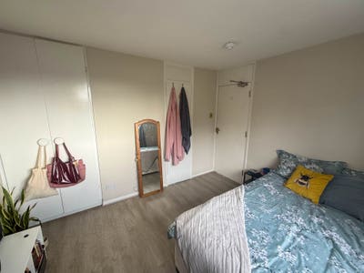 Double Room on St Marys Square, Newmarket (1SMS5) Main Photo