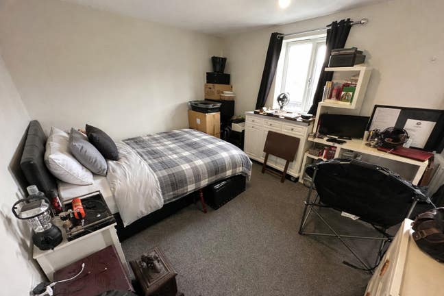 Large Double Room on Circus Drive, CB4 (37CD4) Main Photo