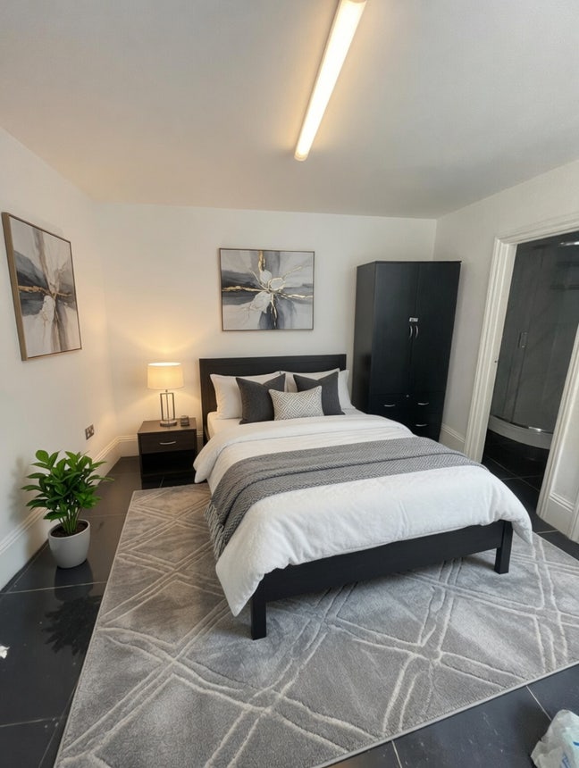 Lovely Studio / 1 Bedroom Flat available - IG11 Main Photo