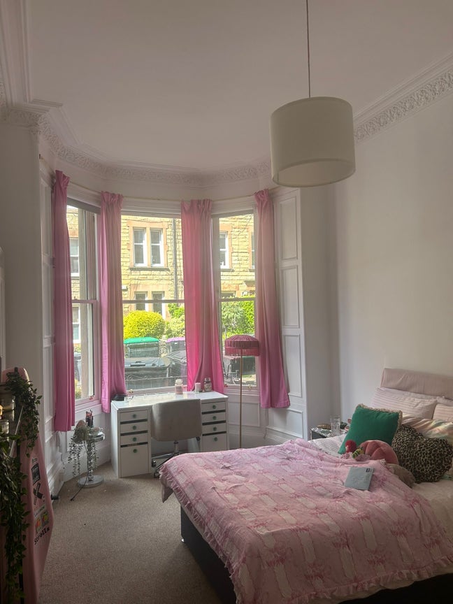 Bright Double Room in Edinburgh (June-Aug Let) Main Photo