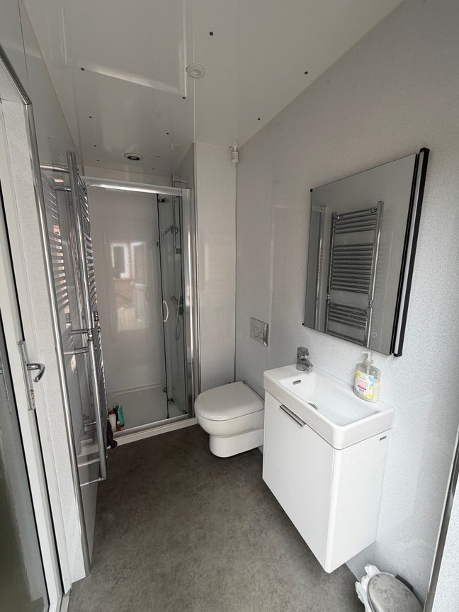 Detached Studio with completely separate entrance  Main Photo