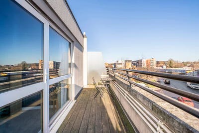 3-bedroom flat available in London from 5 June 202 Main Photo