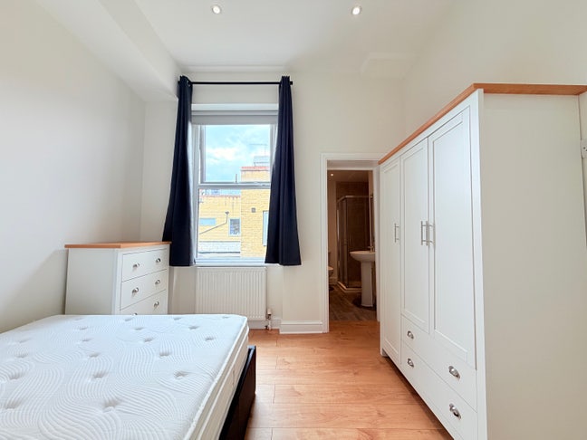 Brand New Ensuite - All Bills Included Main Photo