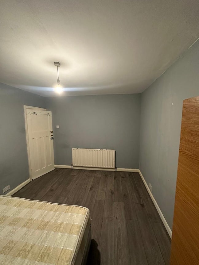 2 Double rooms available for rent Luton Main Photo