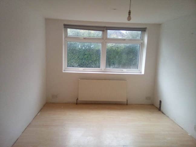 Large Double in friendly house, bills included. Main Photo