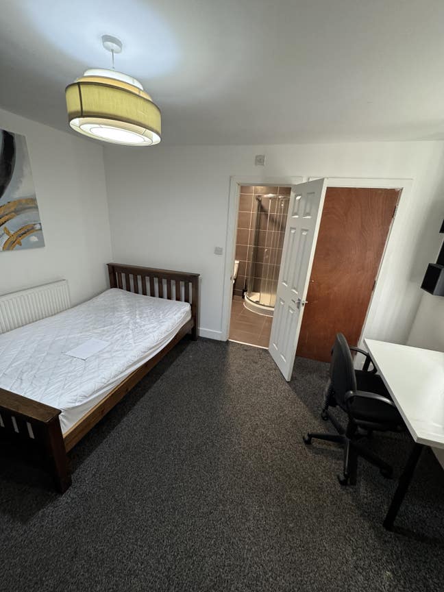 En-Suite Room Available  - &pound;575  Main Photo