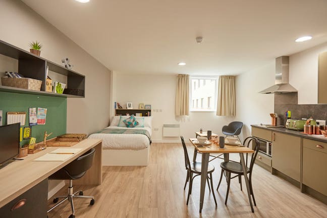 London Sublet | Spacious Studio Main Photo