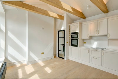 Spectacular Newly Refurbished Penthouse Flat Main Photo