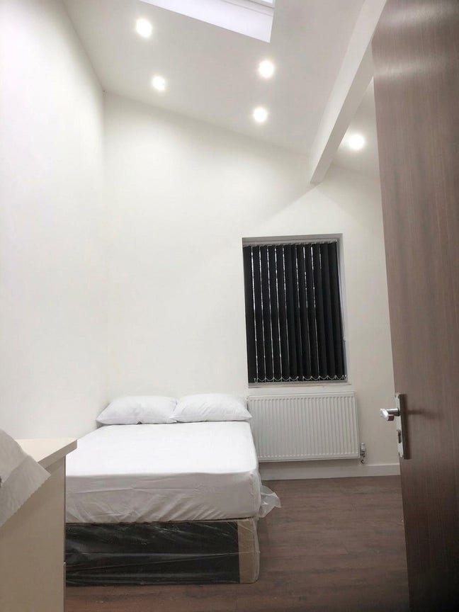 Ensuite Room All Bills Inc-Whalley Range-M16 Main Photo