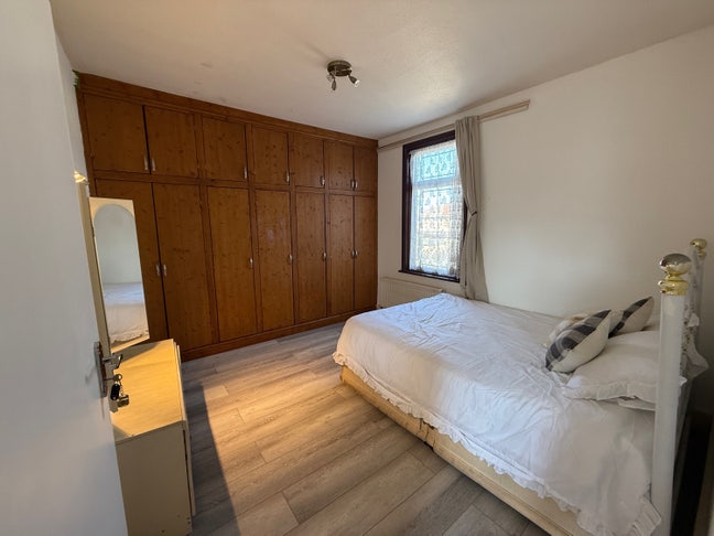 Double room Ilford lane  Main Photo