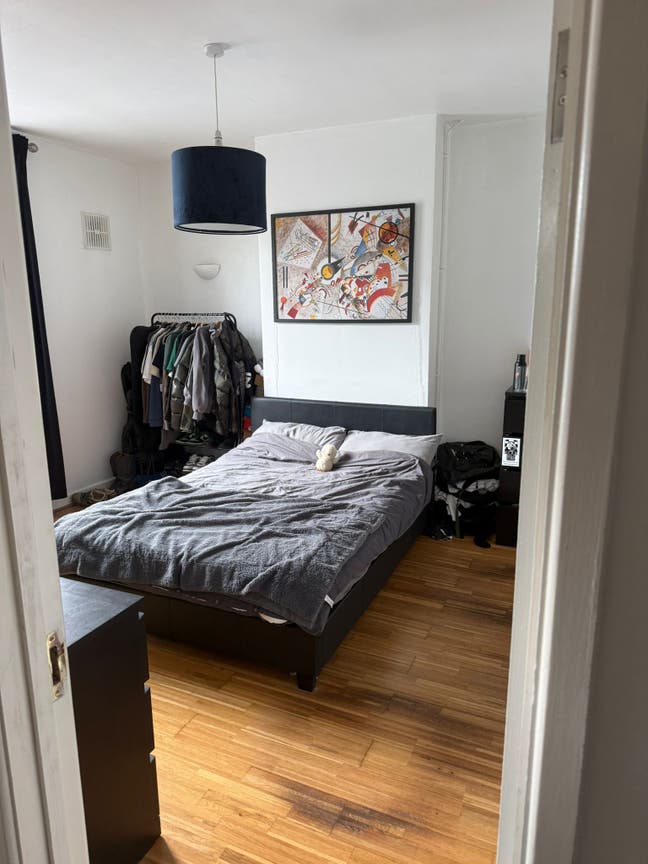 Sunny St Pauls Room Main Photo