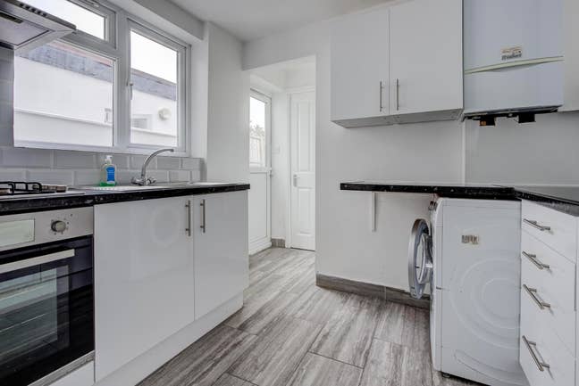 Clean and Tidy property at Ealing Area  Main Photo