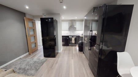 Room by Room available in 6 bed Cardiff Flat! Main Photo