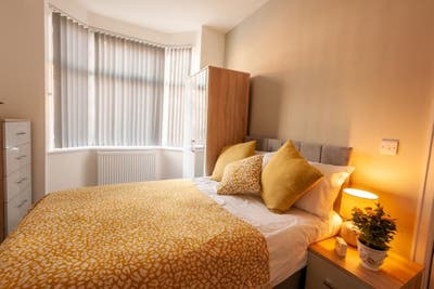 Only 4 Sharing*Ensuite*TV*Nr Stoke Hosp*Min 3 mth  Main Photo