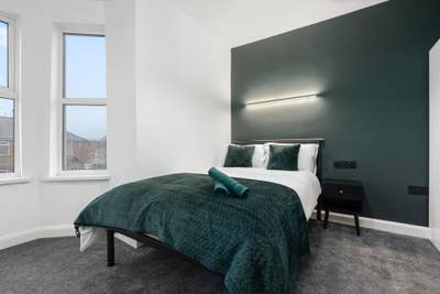 Double Room with en-suite available BT14 Main Photo