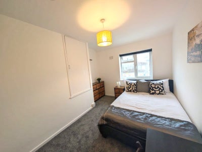 ** Lovely Room Near UHCW - All Bills Included! Main Photo