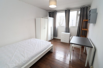 Modern Room in the Heart of E14 Main Photo