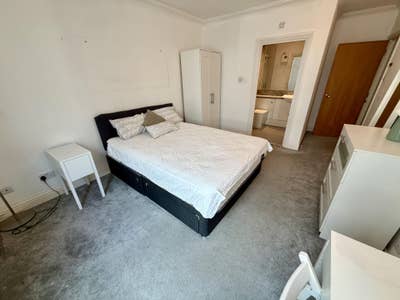 Beautiful ensuite double room Main Photo