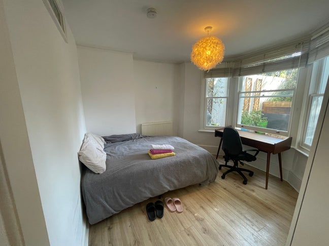 Double room in pet friendly house w bills included Main Photo