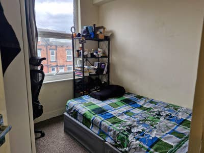 Burley LS4 Private Landlord, Most Bills included Main Photo