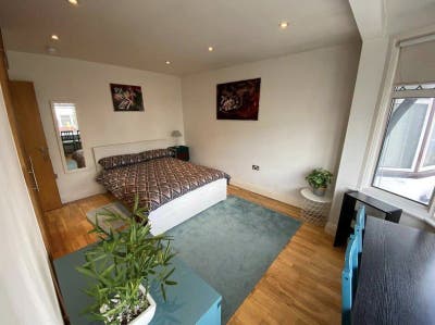 🏡 Spacious Double Room  5 Min to Jubilee Main Photo