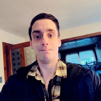 38 year old hard working, clean and respectful man Main Photo