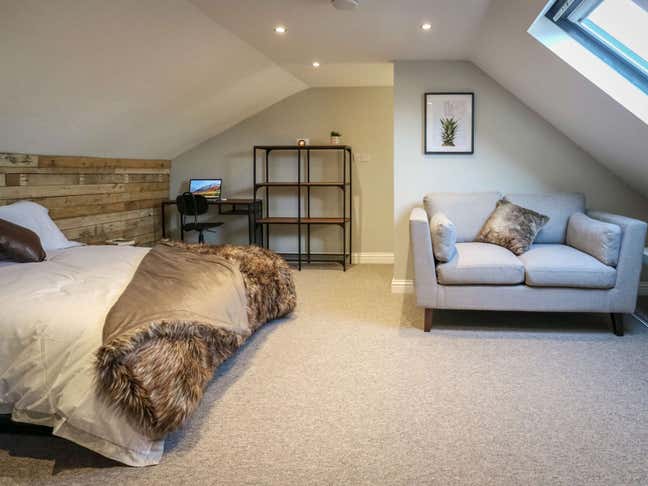 Stylish All-Inclusive Studio Flat ✨  Warwick Road Main Photo