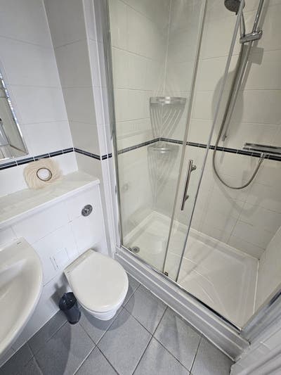 Large double room , walk to East Croydon Main Photo