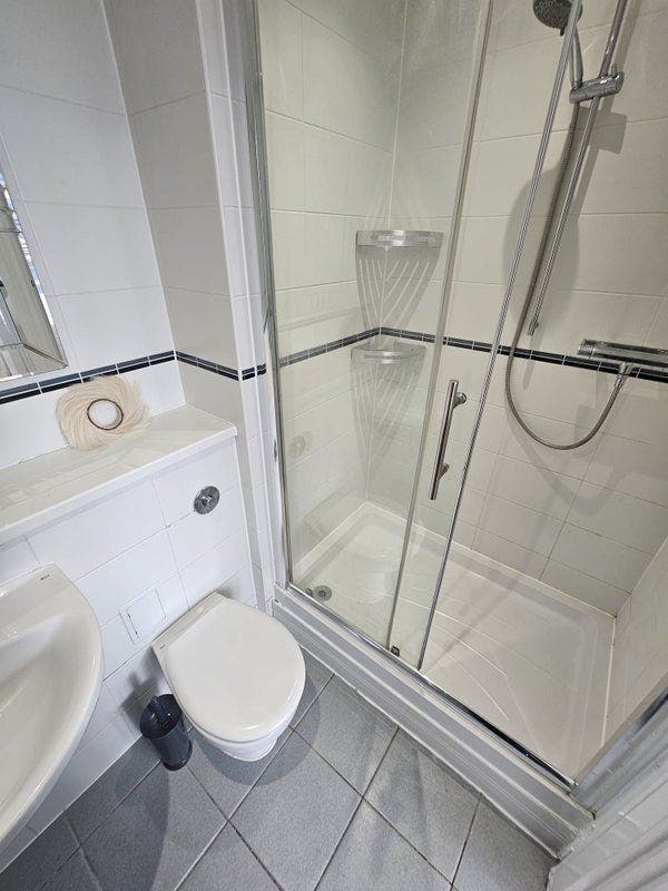 Large double room , walk to East Croydon Main Photo